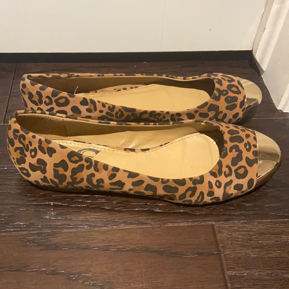 🧁Leopard print flats with gold mirrored toe. Size 37.